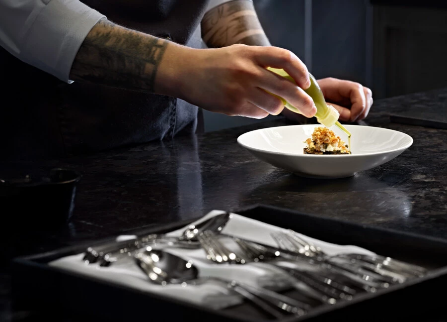 Hio sets the table with Hepp news